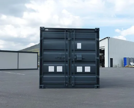 Contenedor de 15 pies con instalación eléctrica, rejillas de ventilación y cerradura con llave. - Imagen 3