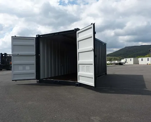 Contenedor de 15 pies con instalación eléctrica, rejillas de ventilación y cerradura con llave. - Imagen 5